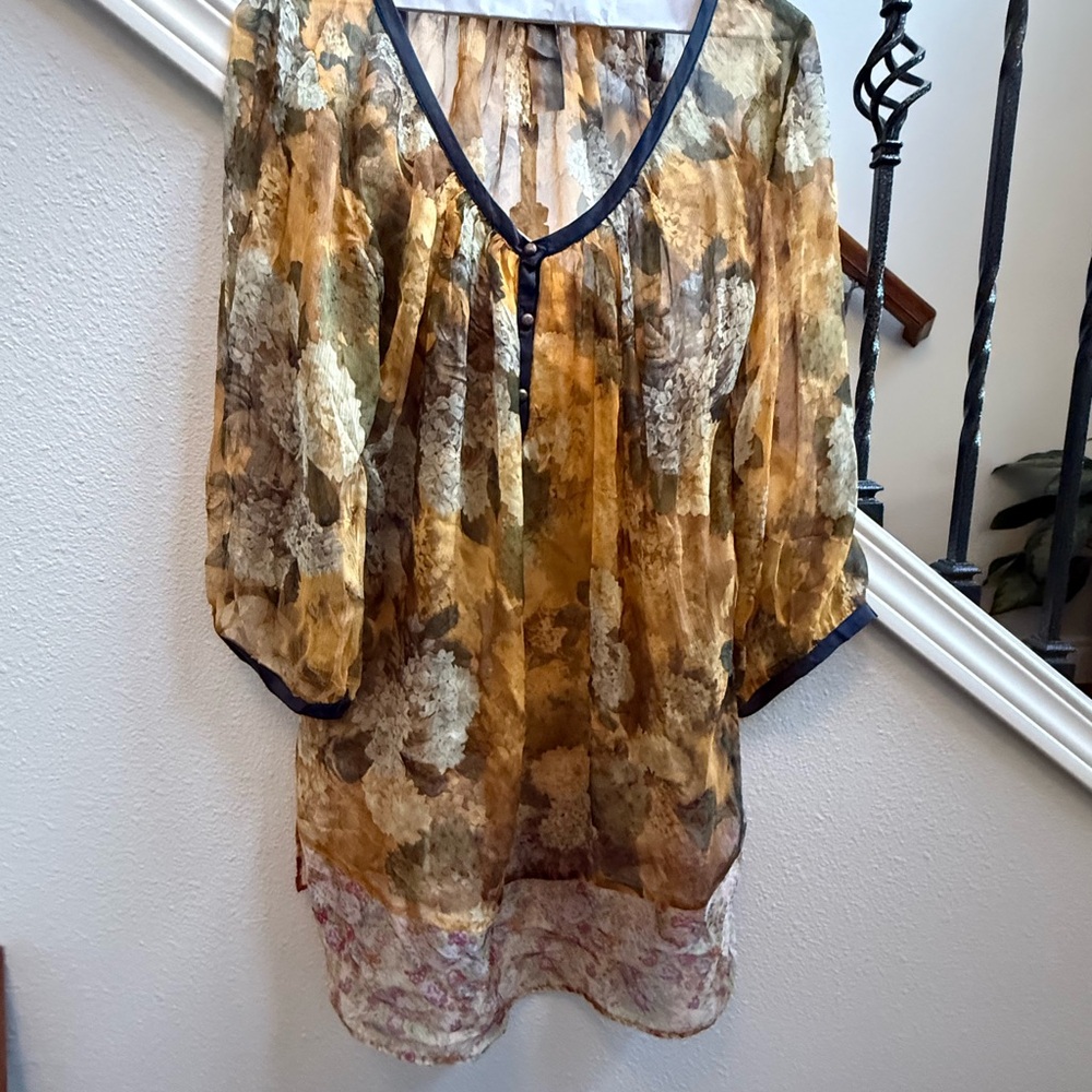 Elegant Floral Women's Blouse - Gold and Cream
